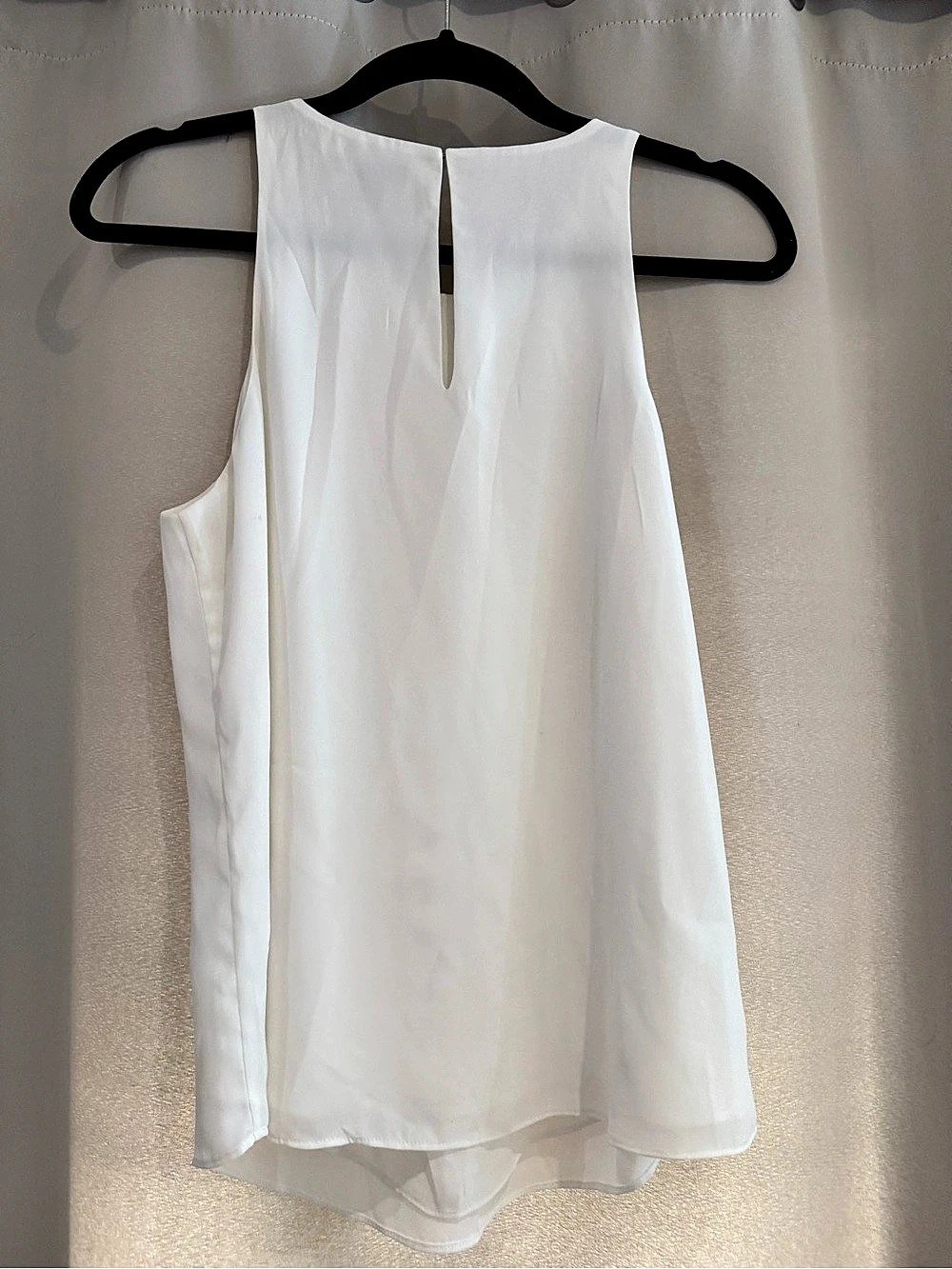 RW&CO. Silky-Crepe Halter-Neck Blouse. White Medium